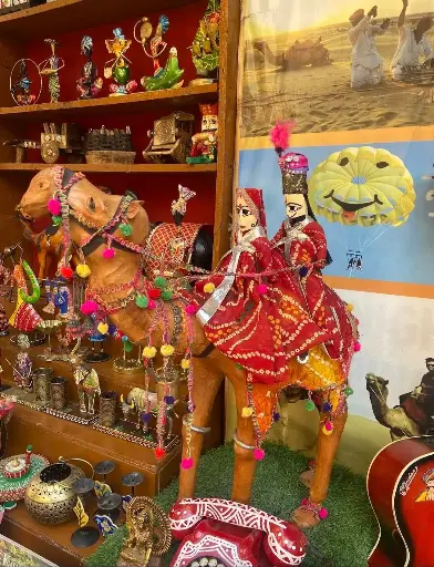 Camel ride couple statue
